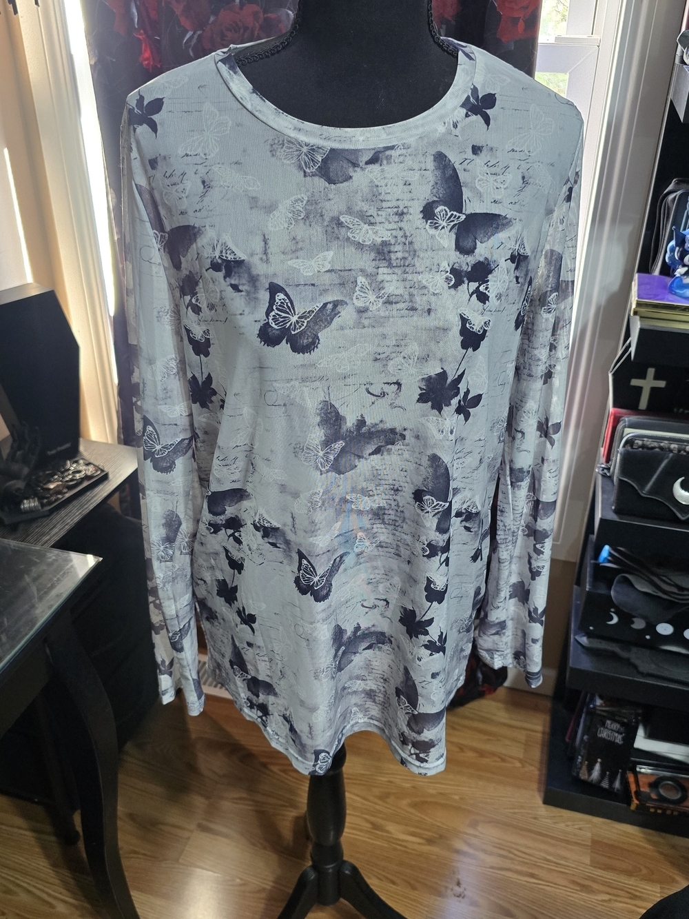 Long-Sleeve Mesh Butterfly Print Top - White & Grey